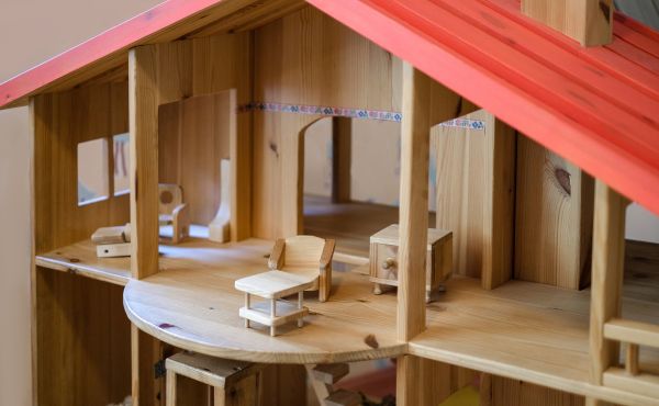 Doll House Assembly in Everett